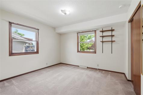 4610 Twin Pines Drive NE Cedar Rapids IA 52402