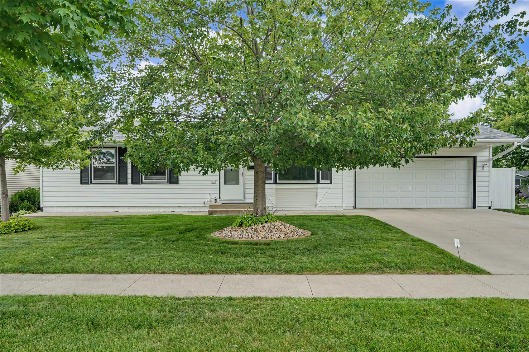4610 Twin Pines Drive NE Cedar Rapids IA 52402