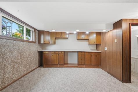 4610 Twin Pines Drive NE Cedar Rapids IA 52402
