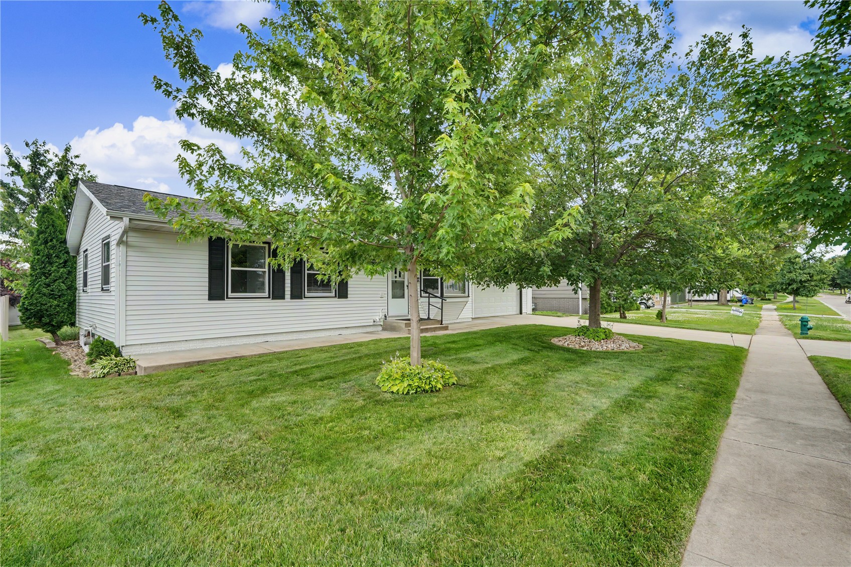 4610 Twin Pines Drive NE Cedar Rapids IA 52402
