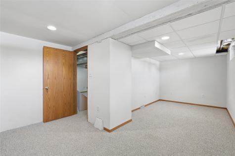 121 Moothart Street Alburnett IA 52202