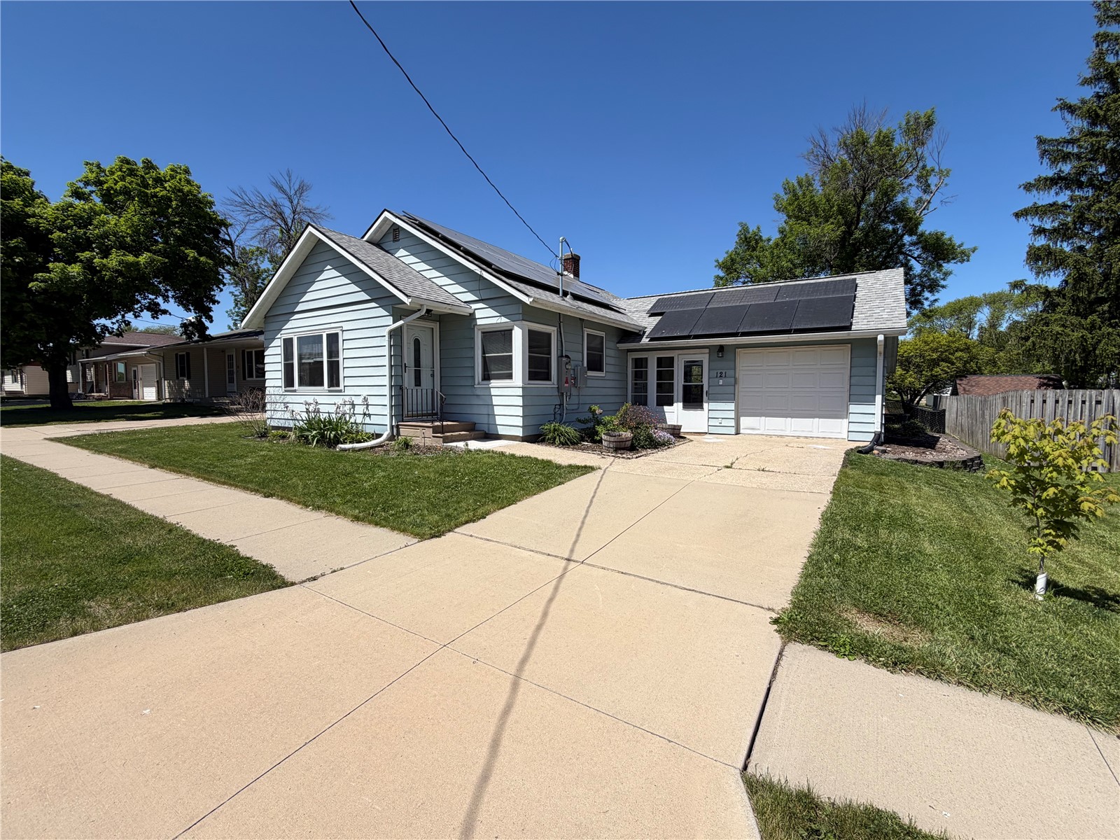 121 Moothart Street Alburnett IA 52202
