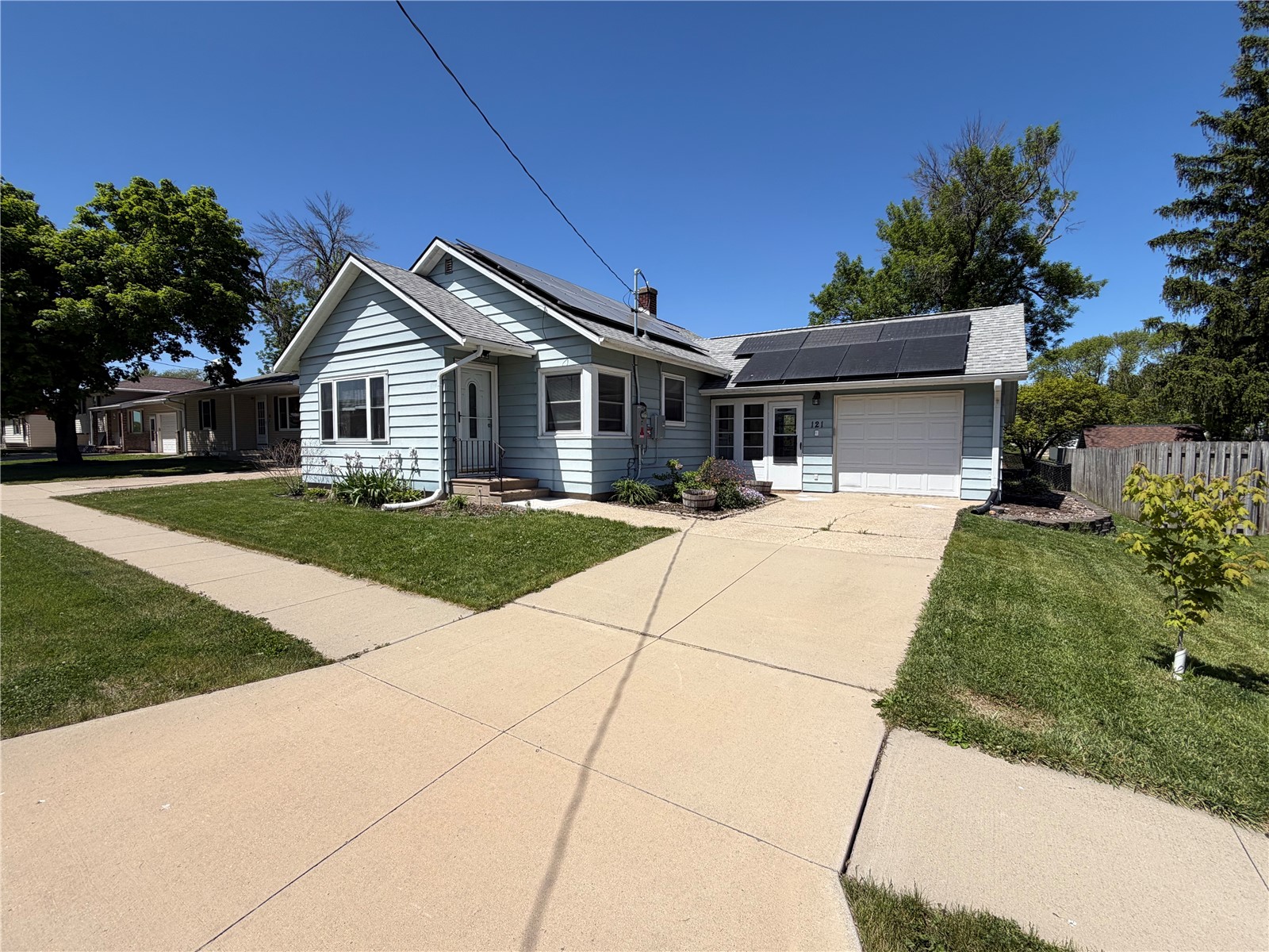 121 Moothart Street Alburnett IA 52202