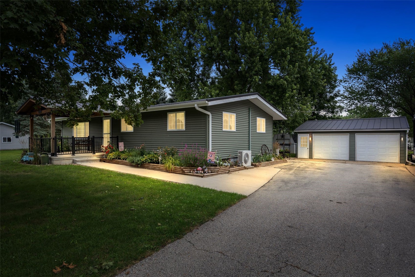148 Delhi Road Manchester IA 52057