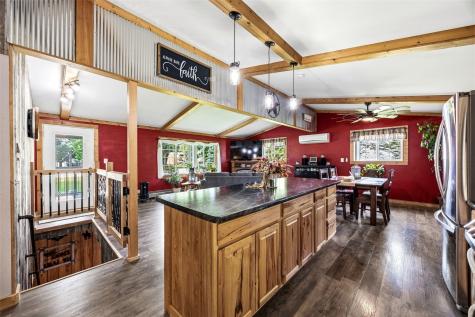 148 Delhi Road Manchester IA 52057