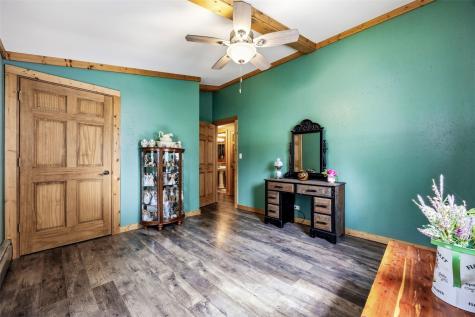 148 Delhi Road Manchester IA 52057