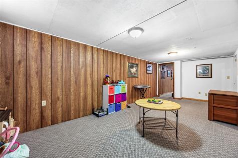 148 Delhi Road Manchester IA 52057