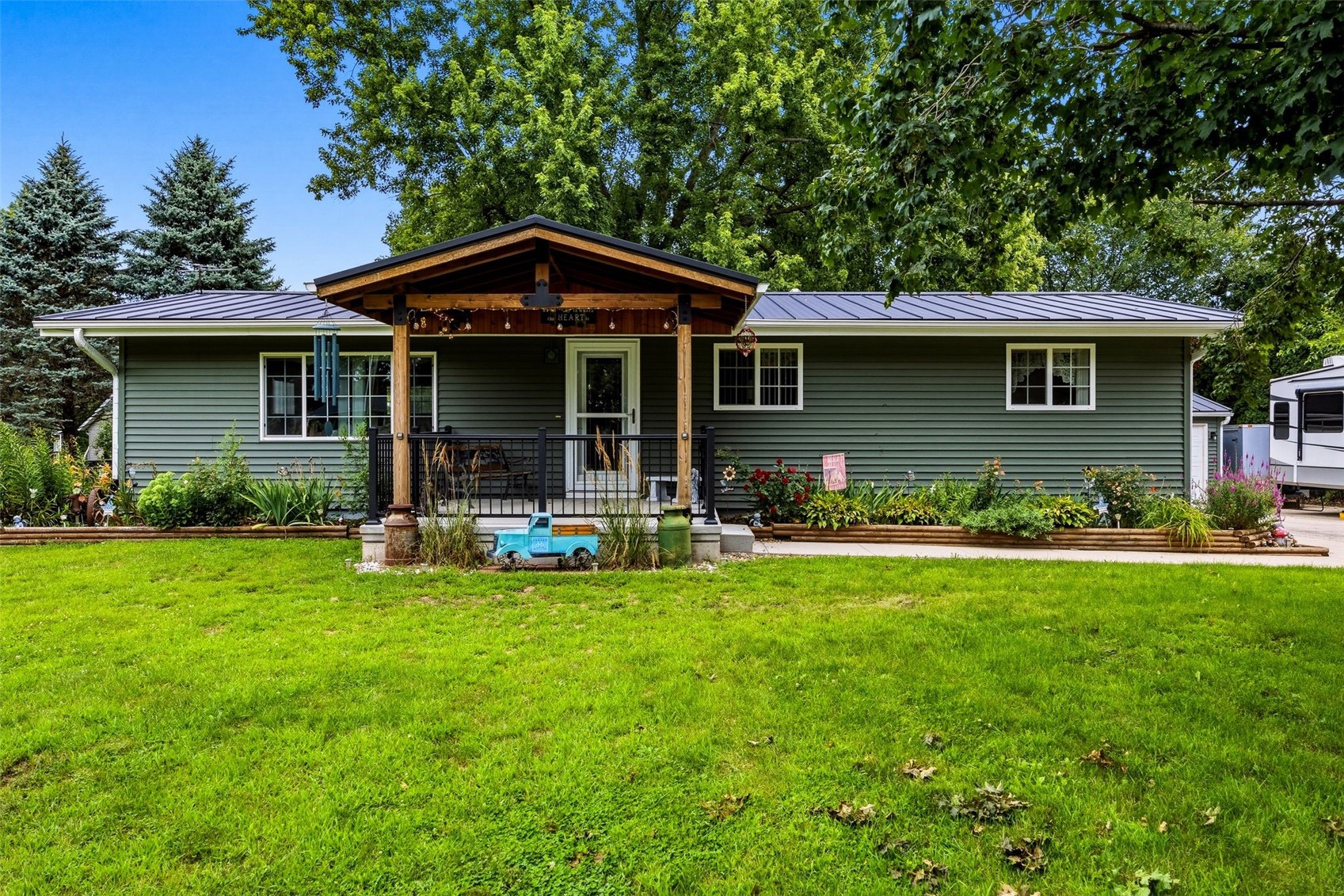 148 Delhi Road Manchester IA 52057