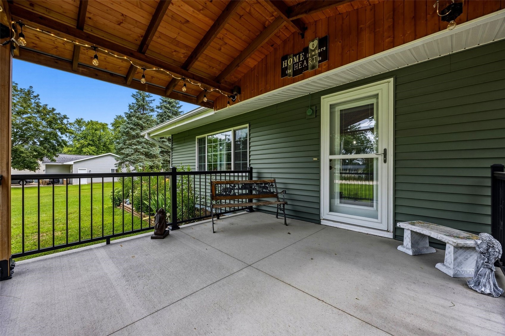 148 Delhi Road Manchester IA 52057