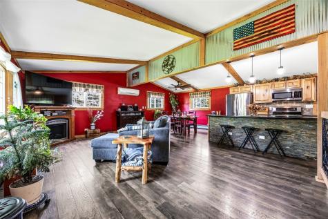 148 Delhi Road Manchester IA 52057