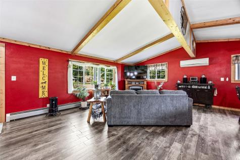 148 Delhi Road Manchester IA 52057