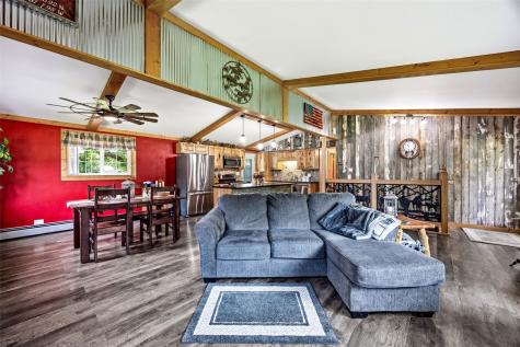 148 Delhi Road Manchester IA 52057
