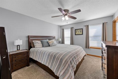8634 Harrington Drive NE Cedar Rapids IA 52402