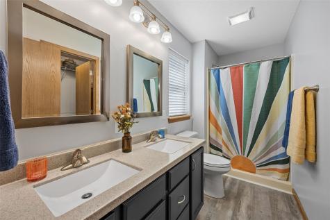 8634 Harrington Drive NE Cedar Rapids IA 52402