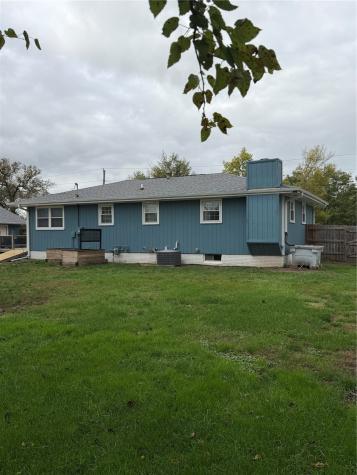 23 Drake Drive Palo IA 52324