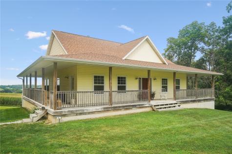5972 33rd Avenue Vinton IA 52349