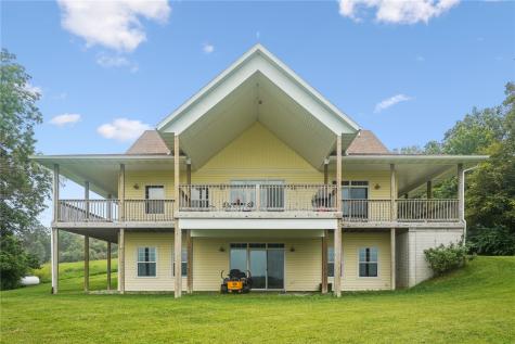 5972 33rd Avenue Vinton IA 52349
