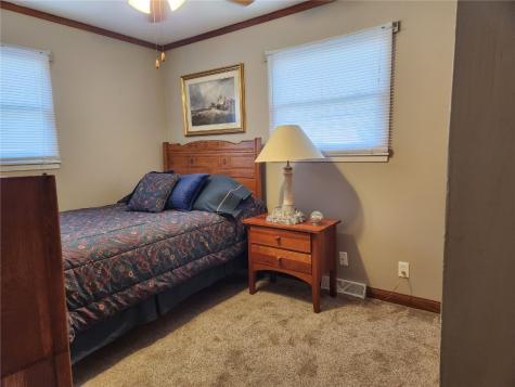 4523 Regal Avenue NE Cedar Rapids IA 52402