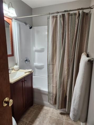 4523 Regal Avenue NE Cedar Rapids IA 52402