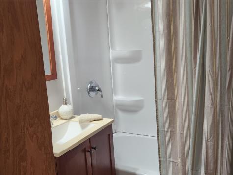 4523 Regal Avenue NE Cedar Rapids IA 52402