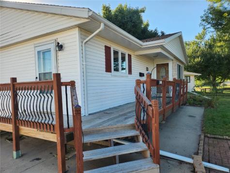 4523 Regal Avenue NE Cedar Rapids IA 52402