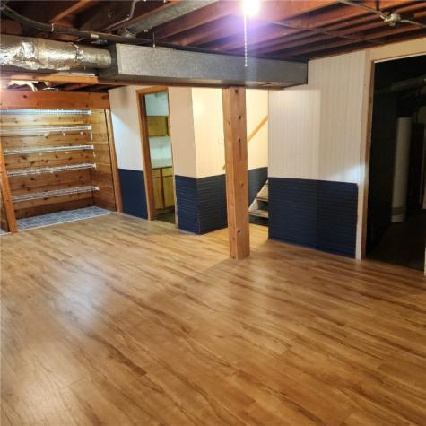 4523 Regal Avenue NE Cedar Rapids IA 52402
