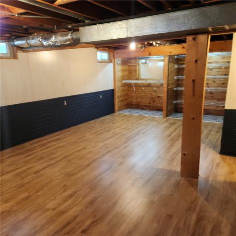 4523 Regal Avenue NE Cedar Rapids IA 52402