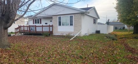 4523 Regal Avenue NE Cedar Rapids IA 52402