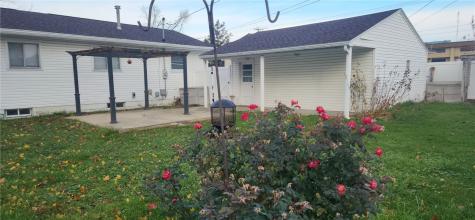 4523 Regal Avenue NE Cedar Rapids IA 52402