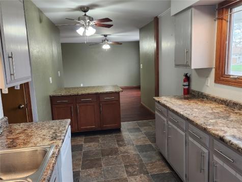 4523 Regal Avenue NE Cedar Rapids IA 52402