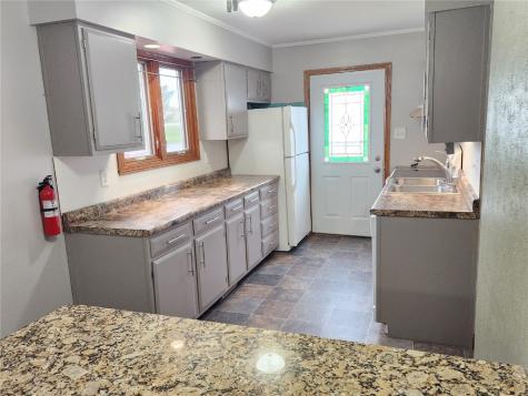 4523 Regal Avenue NE Cedar Rapids IA 52402