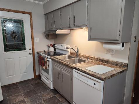 4523 Regal Avenue NE Cedar Rapids IA 52402