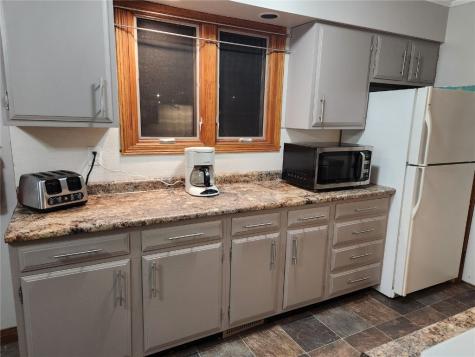 4523 Regal Avenue NE Cedar Rapids IA 52402