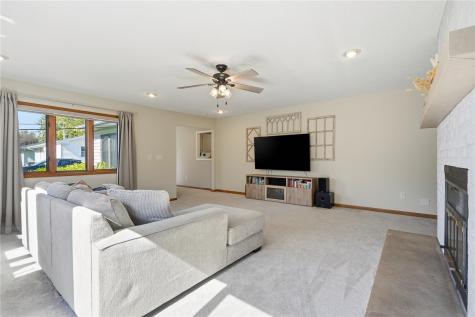 2051 Brookland Drive NE Cedar Rapids IA 52402
