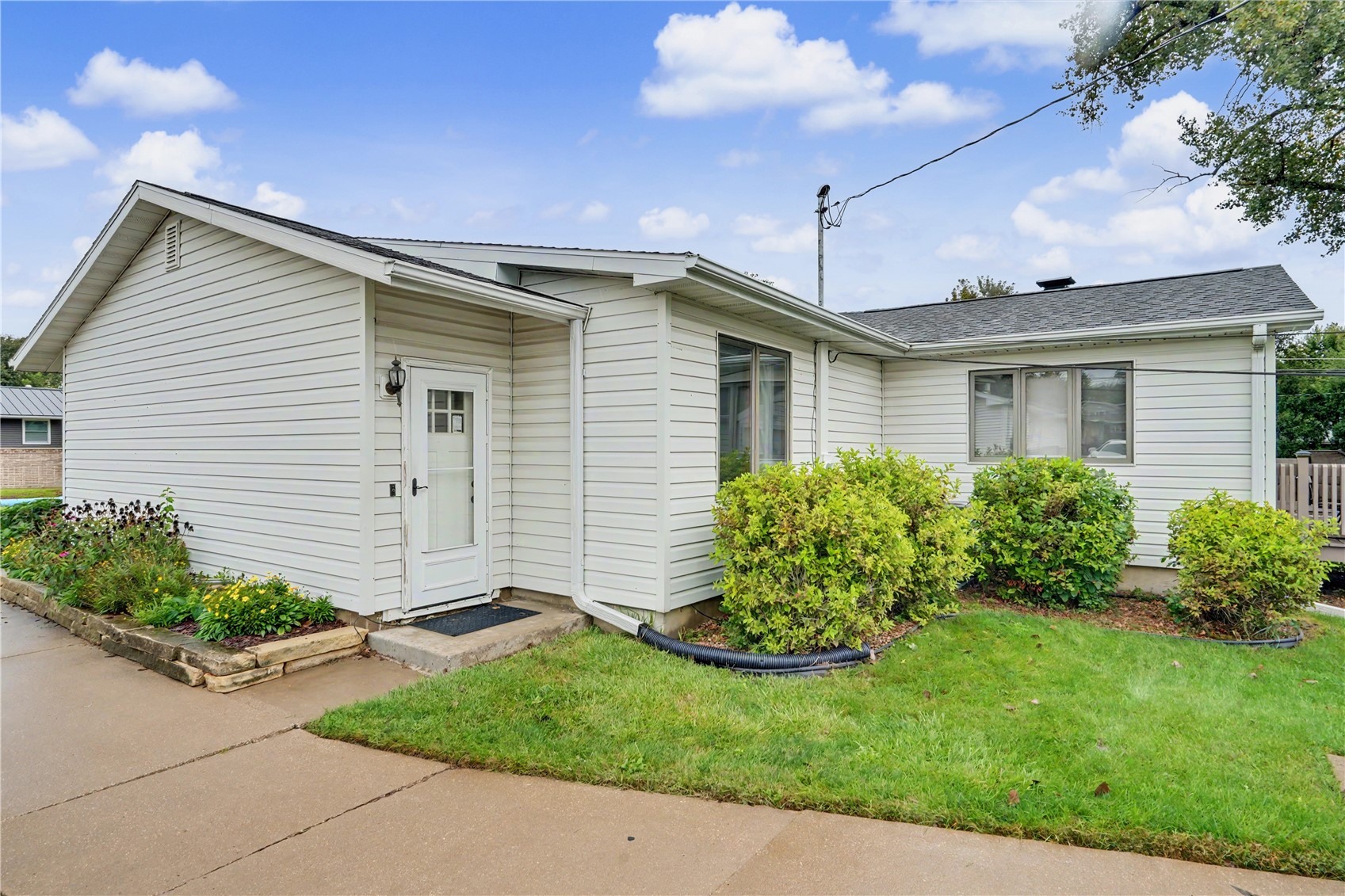 2051 Brookland Drive NE Cedar Rapids IA 52402
