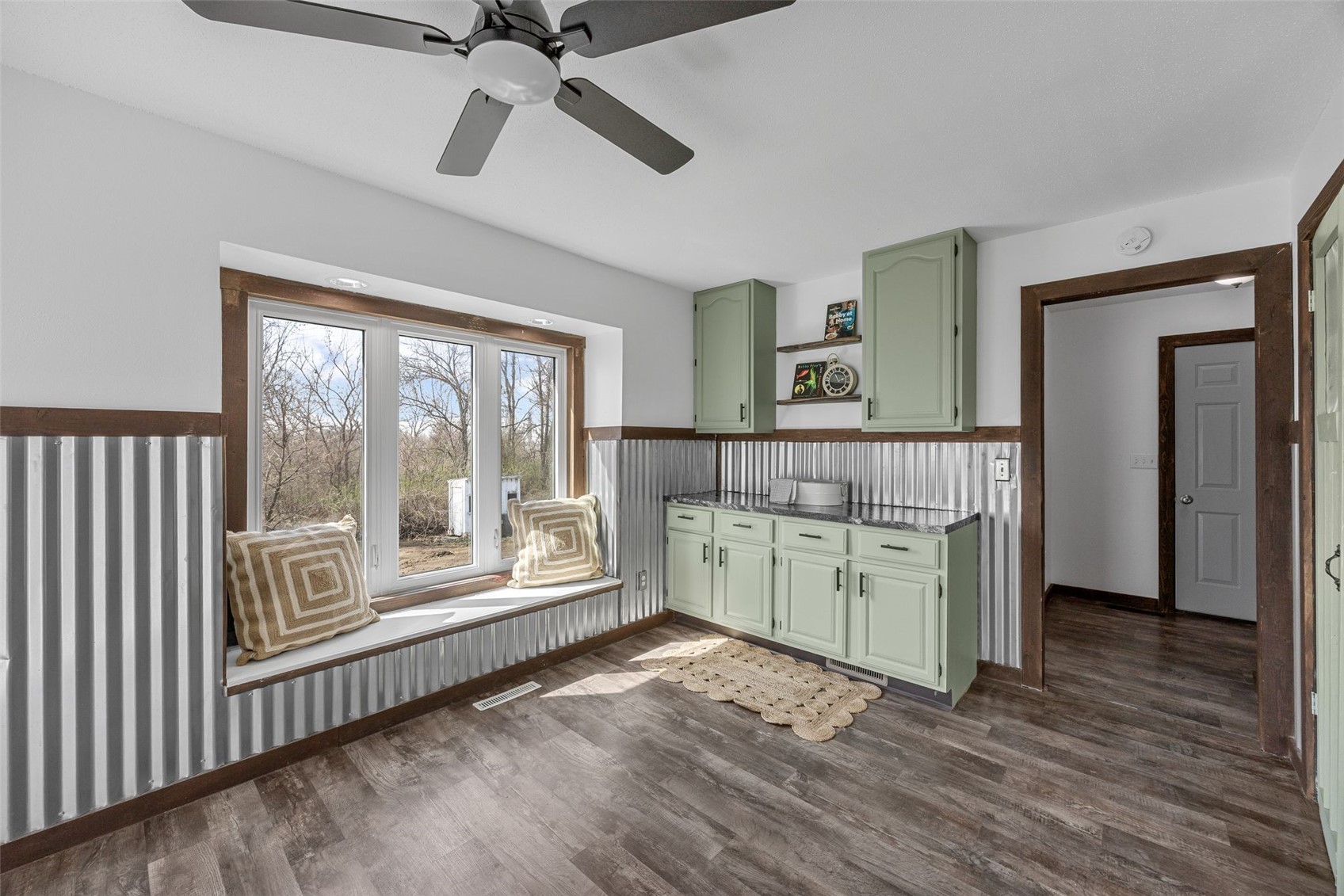 5750 J Street SW Cedar Rapids IA 52404