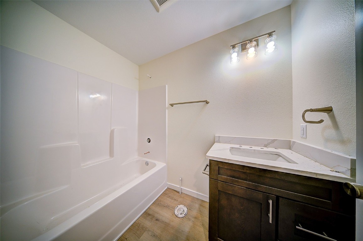 610 Wallgate Avenue Waterloo IA 50701