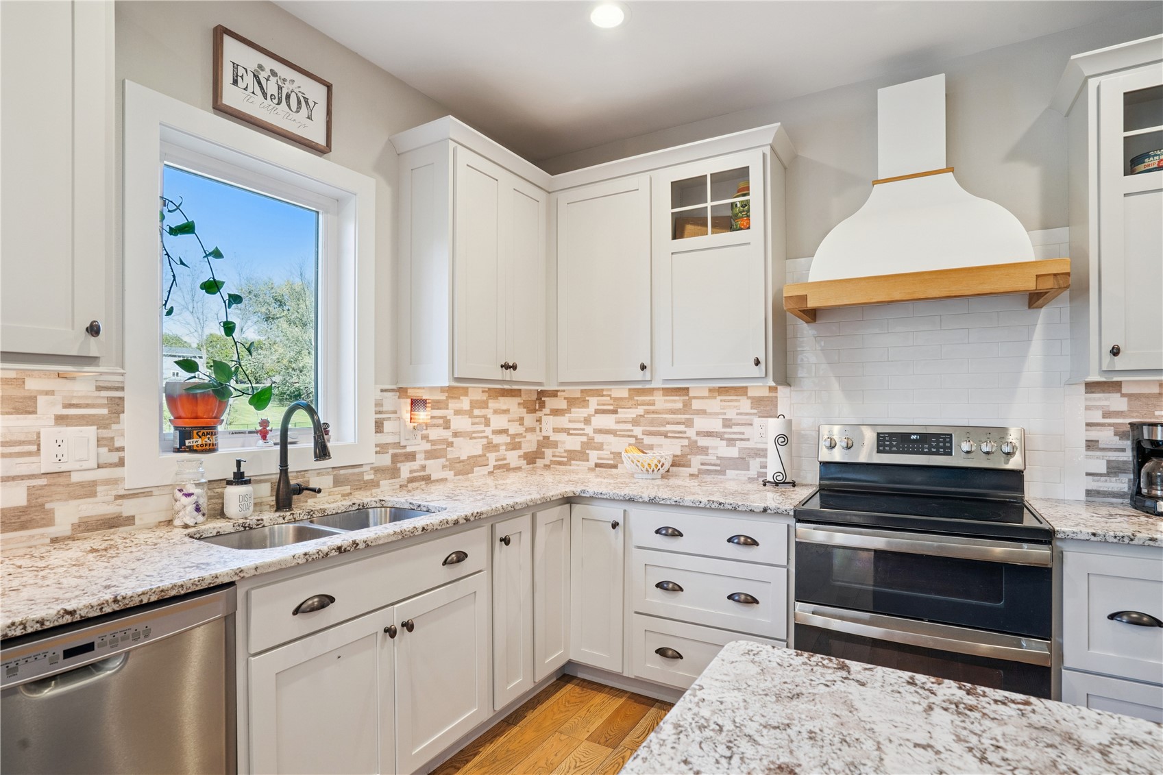 2906 Sydney Court NE Swisher IA 52338