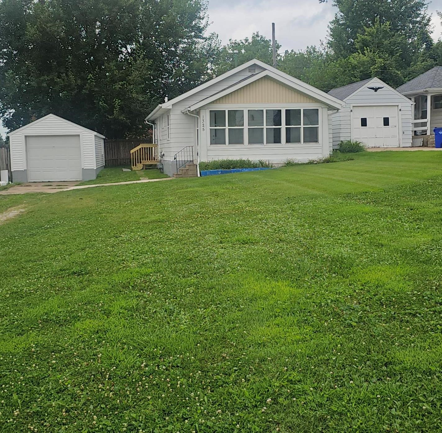 1325 Maplewood Drive NE Cedar Rapids IA 52402