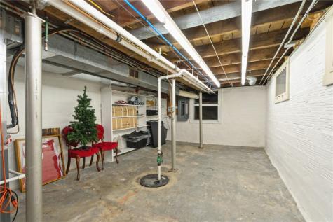 3214 Circle Drive NE Cedar Rapids IA 52402