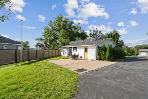 3214 Circle Drive NE Cedar Rapids IA 52402