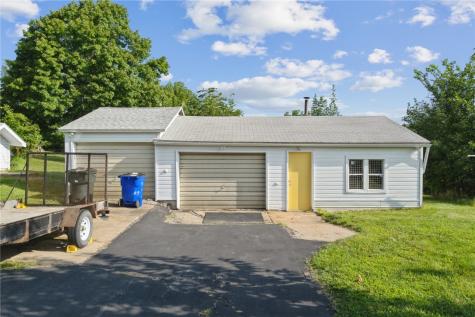 3214 Circle Drive NE Cedar Rapids IA 52402