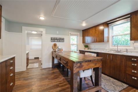 3214 Circle Drive NE Cedar Rapids IA 52402