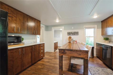 3214 Circle Drive NE Cedar Rapids IA 52402