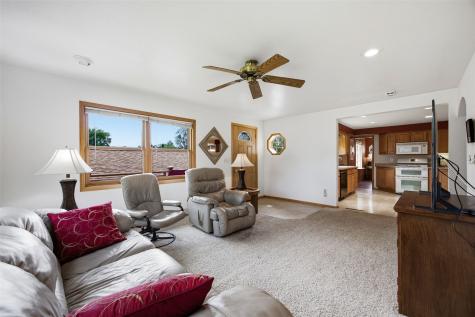 3812 Crestwood Drive NW Cedar Rapids IA 52405