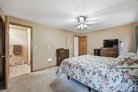3812 Crestwood Drive NW Cedar Rapids IA 52405