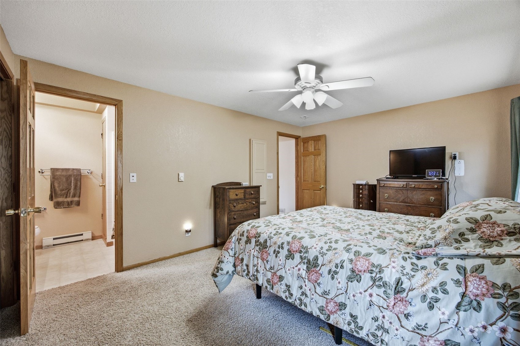 3812 Crestwood Drive NW Cedar Rapids IA 52405