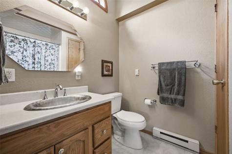 3812 Crestwood Drive NW Cedar Rapids IA 52405