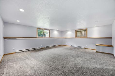 3812 Crestwood Drive NW Cedar Rapids IA 52405