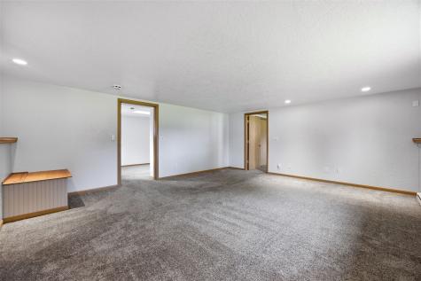 3812 Crestwood Drive NW Cedar Rapids IA 52405